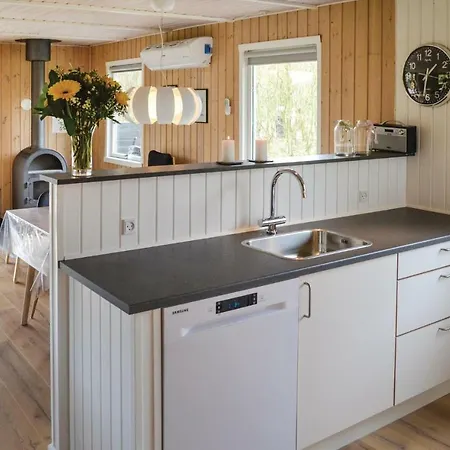 Three-bedroom Holiday In * Ansager
