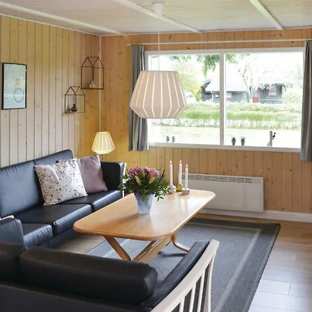 Three-bedroom Holiday In * Ansager