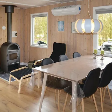 Three-bedroom Holiday In Holiday home